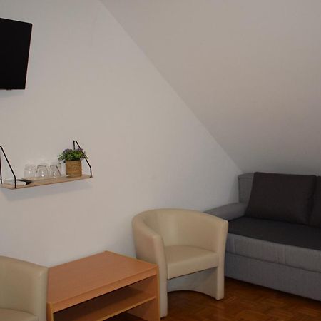 Farm Stay Zevnik เบรชิตเซ ภายนอก รูปภาพ