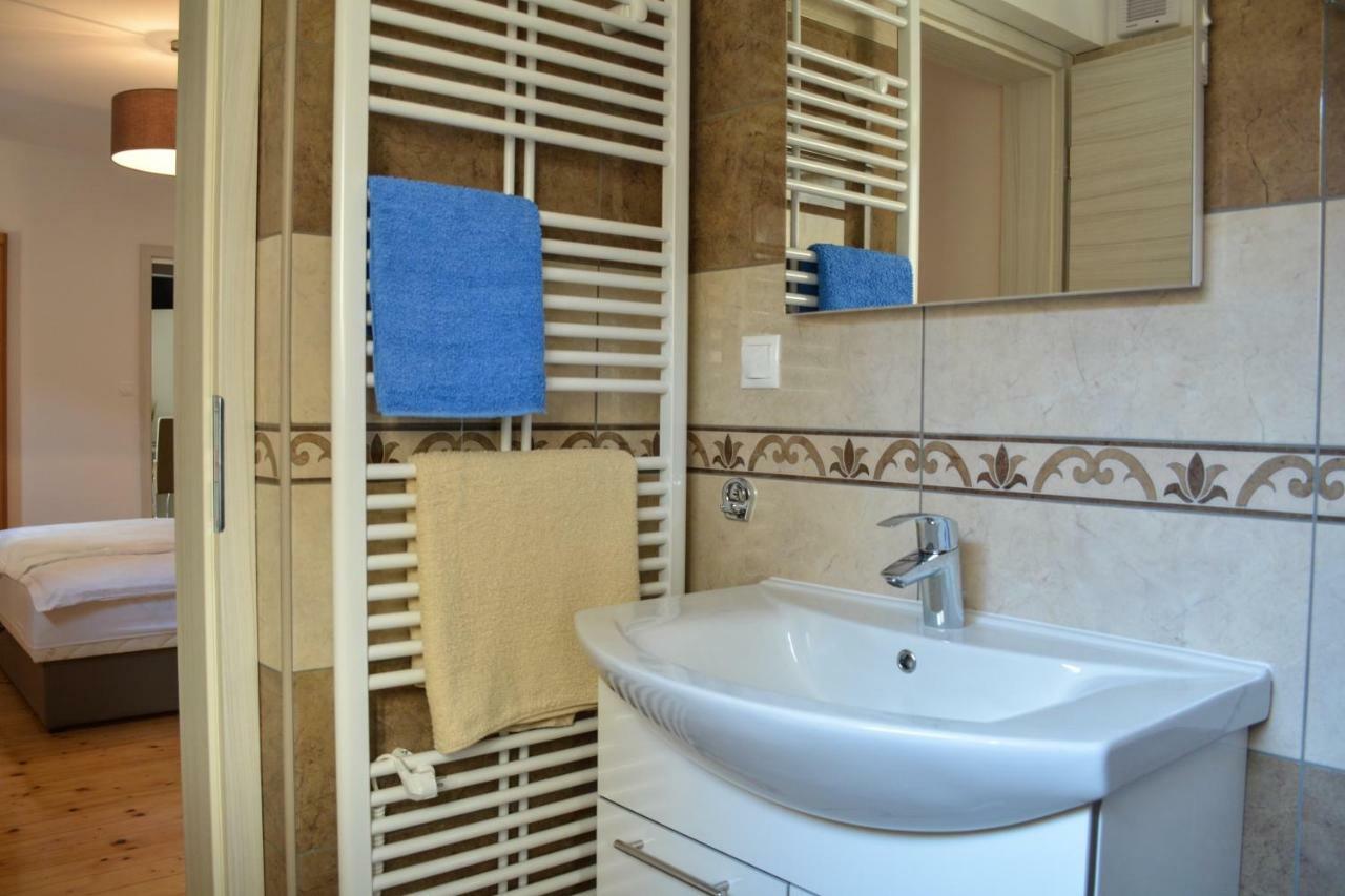 Farm Stay Zevnik เบรชิตเซ ภายนอก รูปภาพ