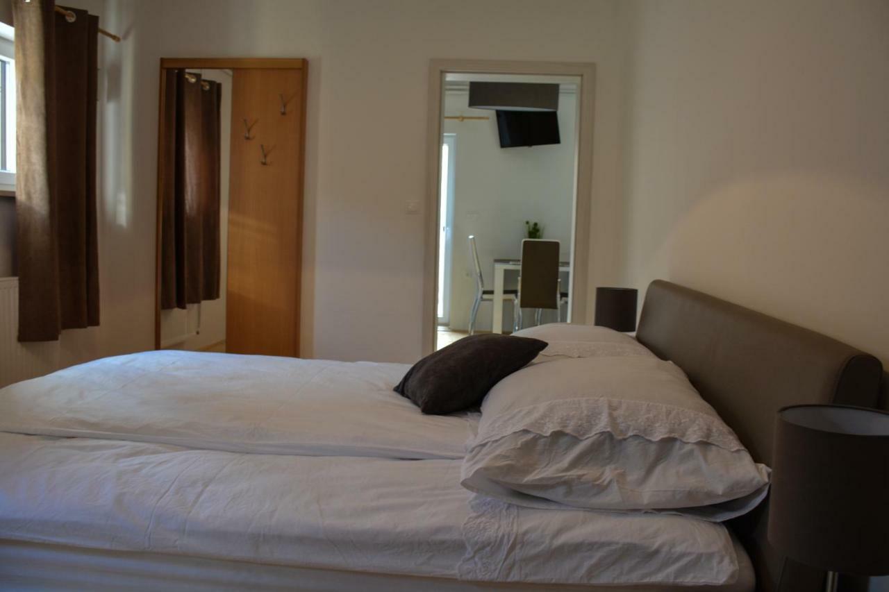 Farm Stay Zevnik เบรชิตเซ ภายนอก รูปภาพ
