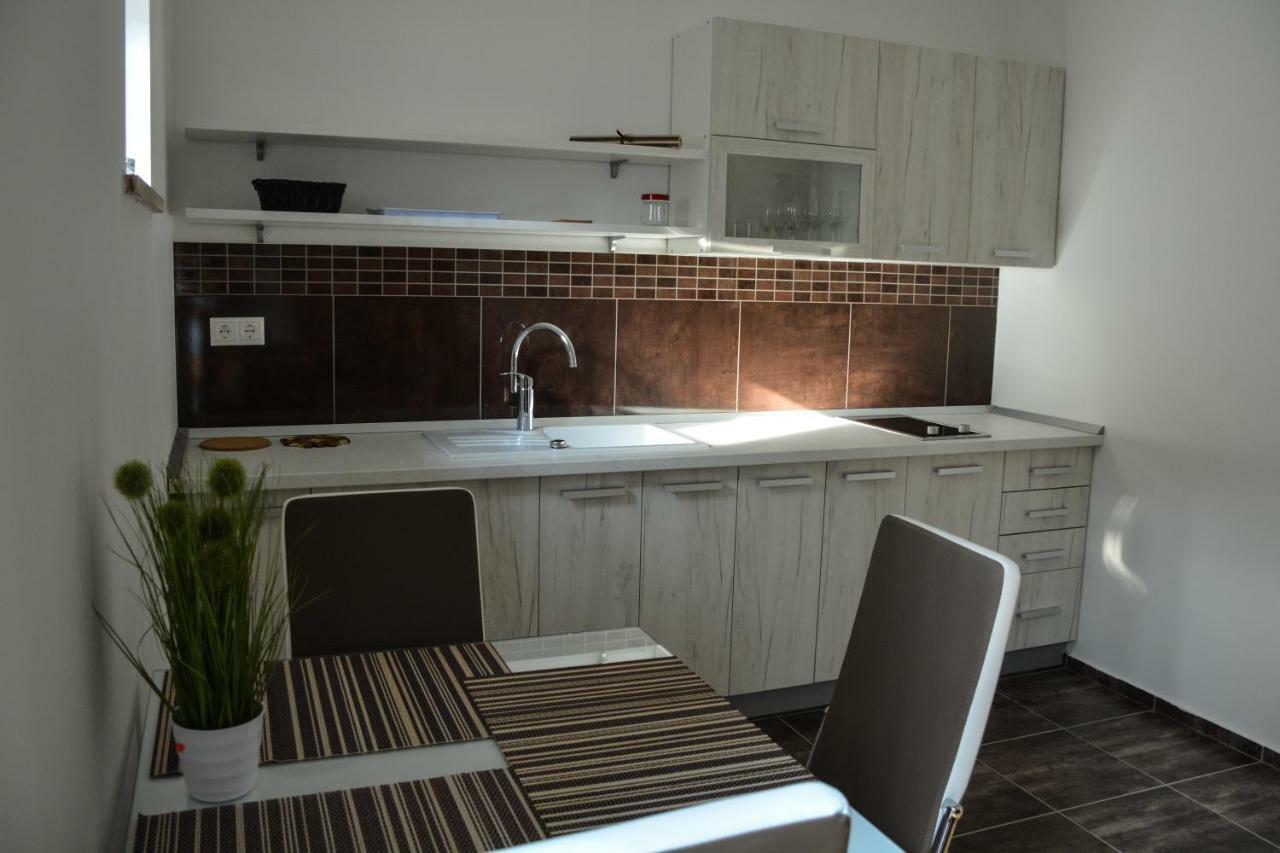 Farm Stay Zevnik เบรชิตเซ ภายนอก รูปภาพ